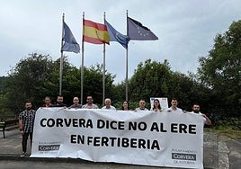 Representantes sindicales con el alcalde y concejales.