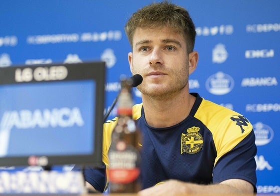 Berto Cayarga, en su presentación con el Deportivo de La Coruña.