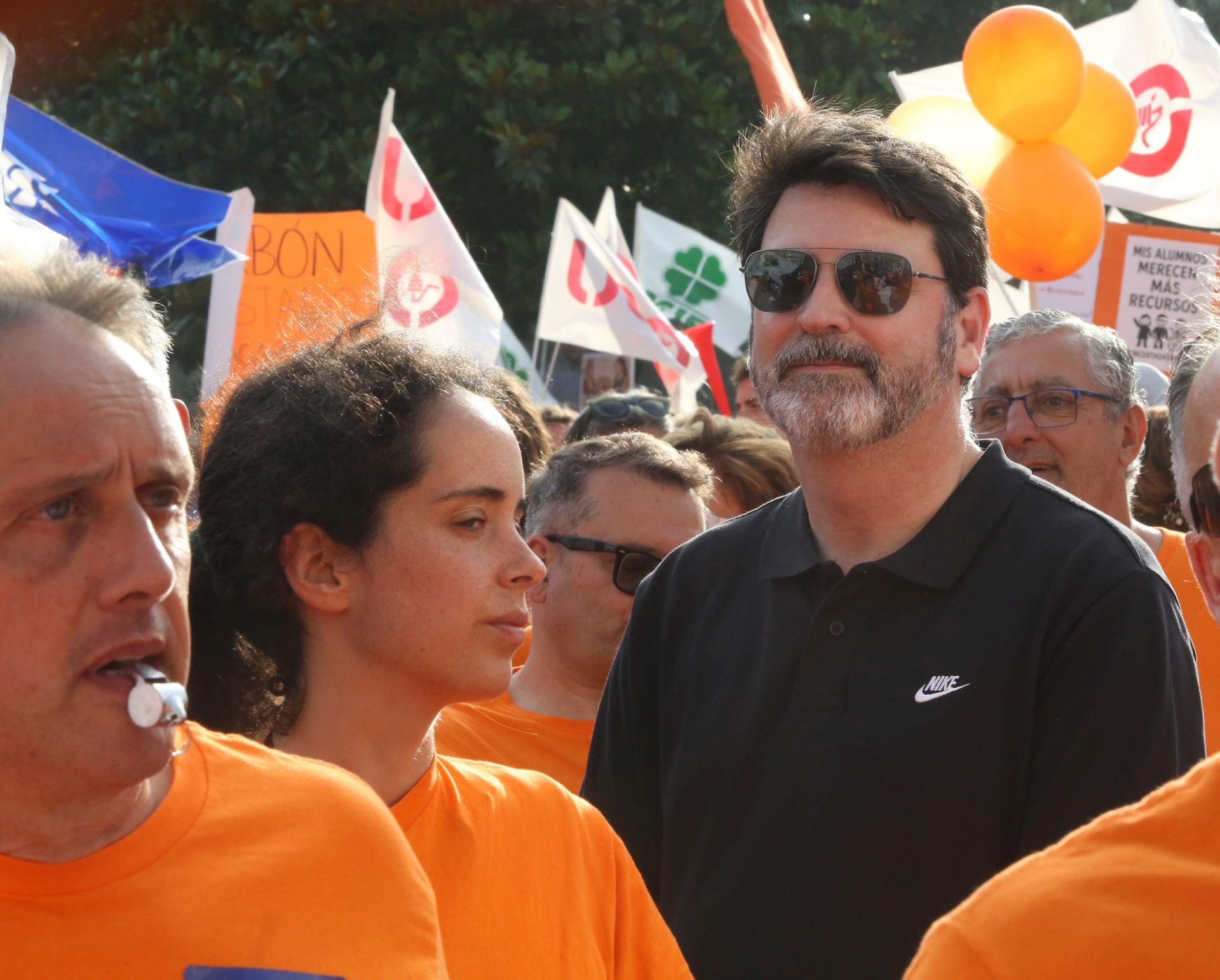 La marea naranja inunda Oviedo contra la «discriminación» de la concertada