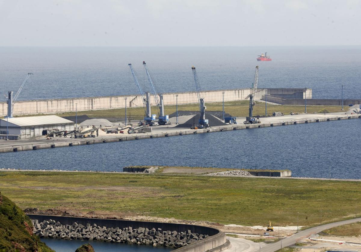 Panorámica del muelle Romualdo Alvargonzález Figaredo de El Musel.