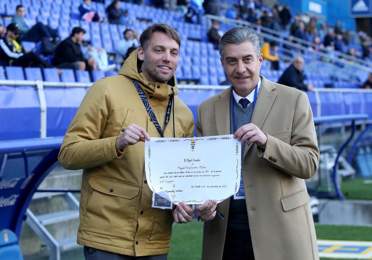 Michu, durante un homenaje que le hizo el club en una de las visitas del Burgos al Tartiere.