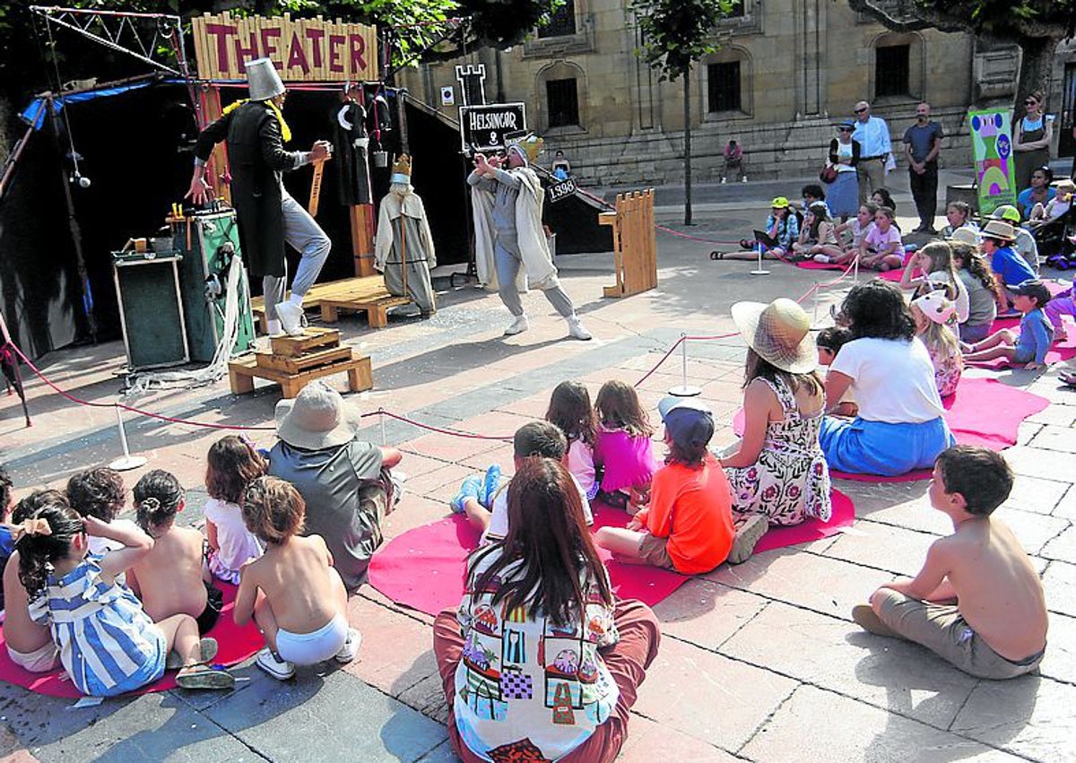 Imagen secundaria 1 - El festival Cafca llenó las plazas de la ciudad.