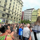 La Meute hace las delicias de los asistentes en la plaza de La Escandalera.