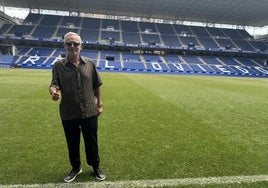 Jesús Martínez, sobre el césped del Carlos Tartiere este viernes.