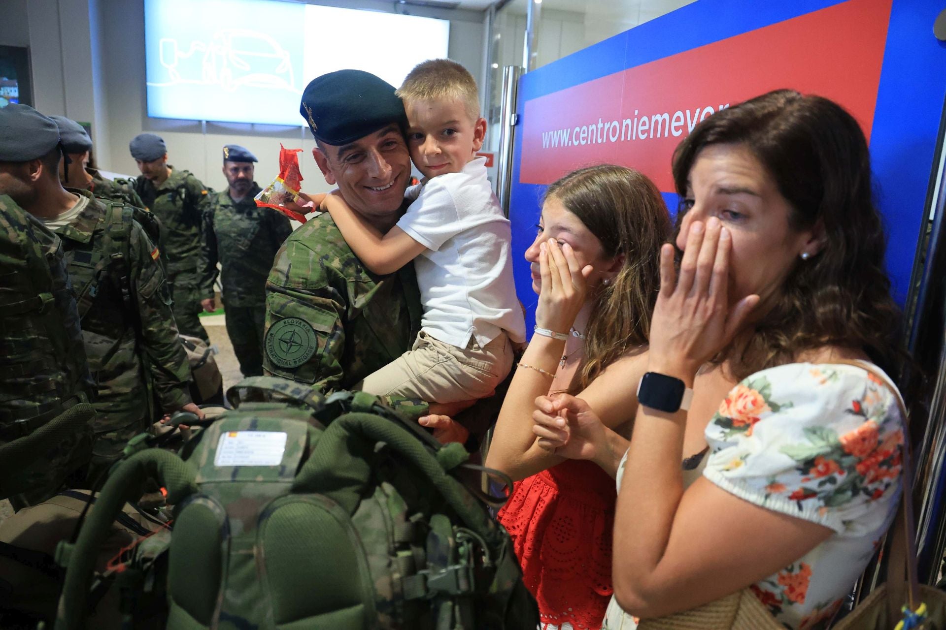 Emocionante regreso de los militares asturianos que estuvieron seis meses en Eslovaquia
