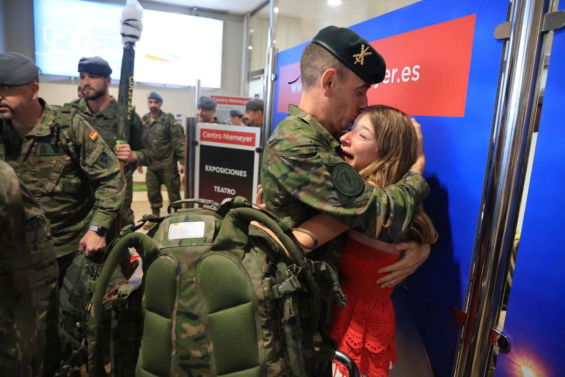 Emocionante regreso de los militares asturianos que estuvieron seis meses en Eslovaquia