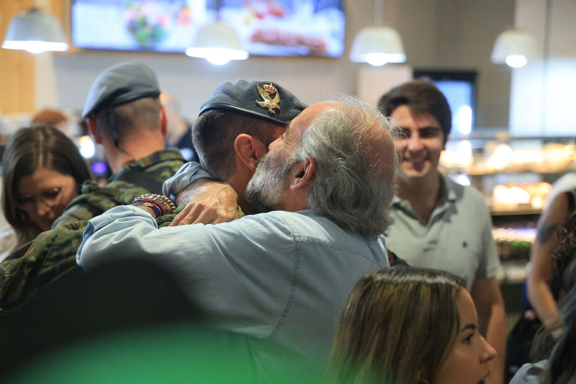 Emocionante regreso de los militares asturianos que estuvieron seis meses en Eslovaquia