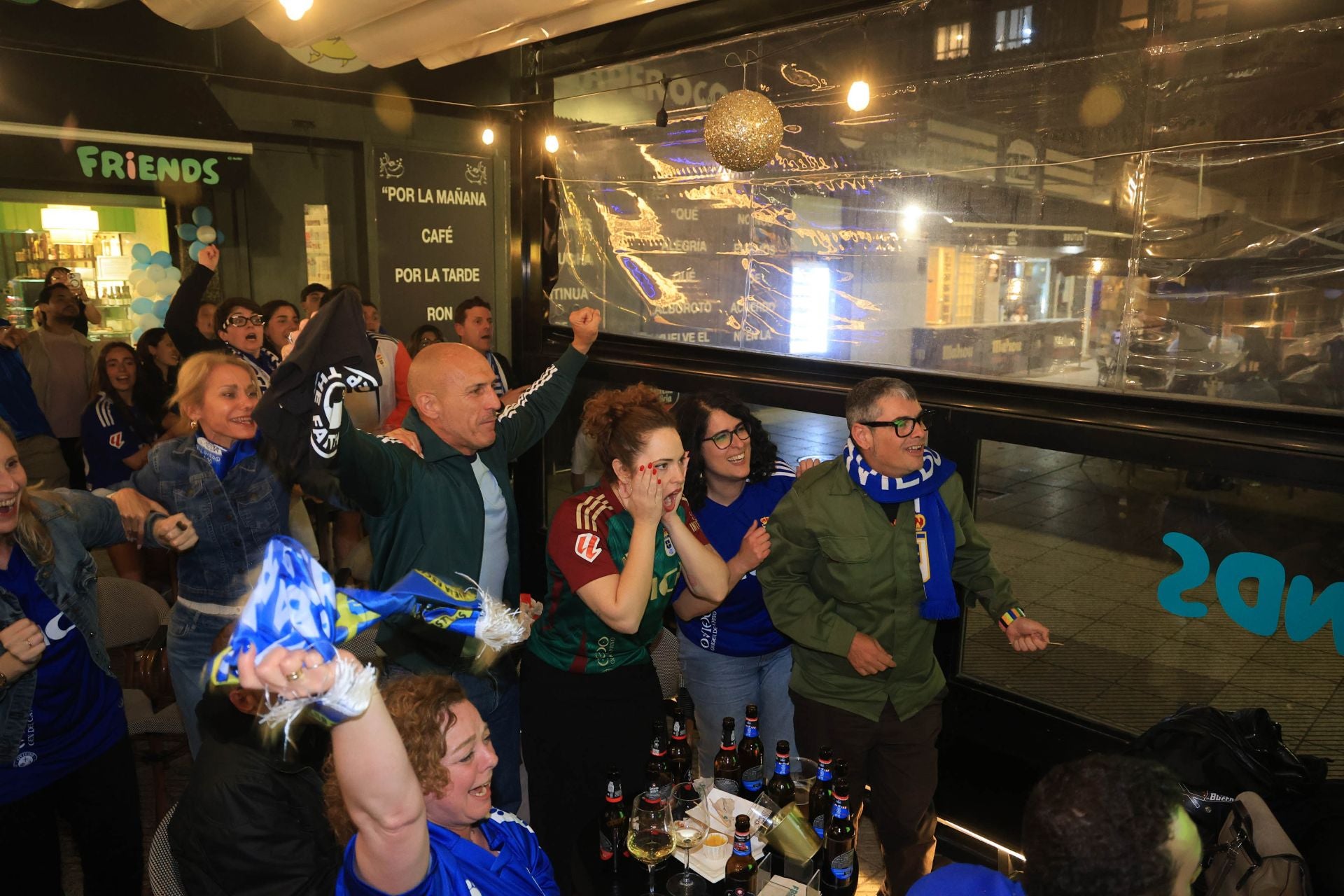 Locura y celebración en Oviedo por volver a Primera