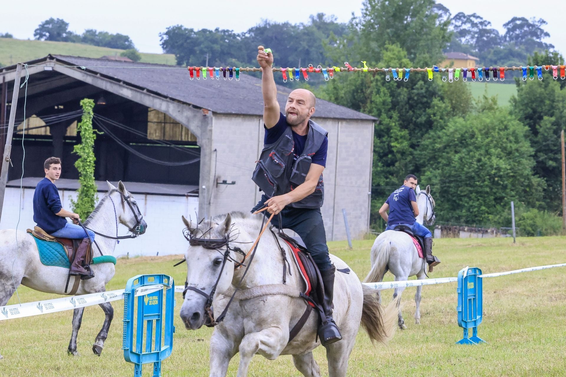Concurso de cinta a caballo en las fiestas de Mareo, en Gijón
