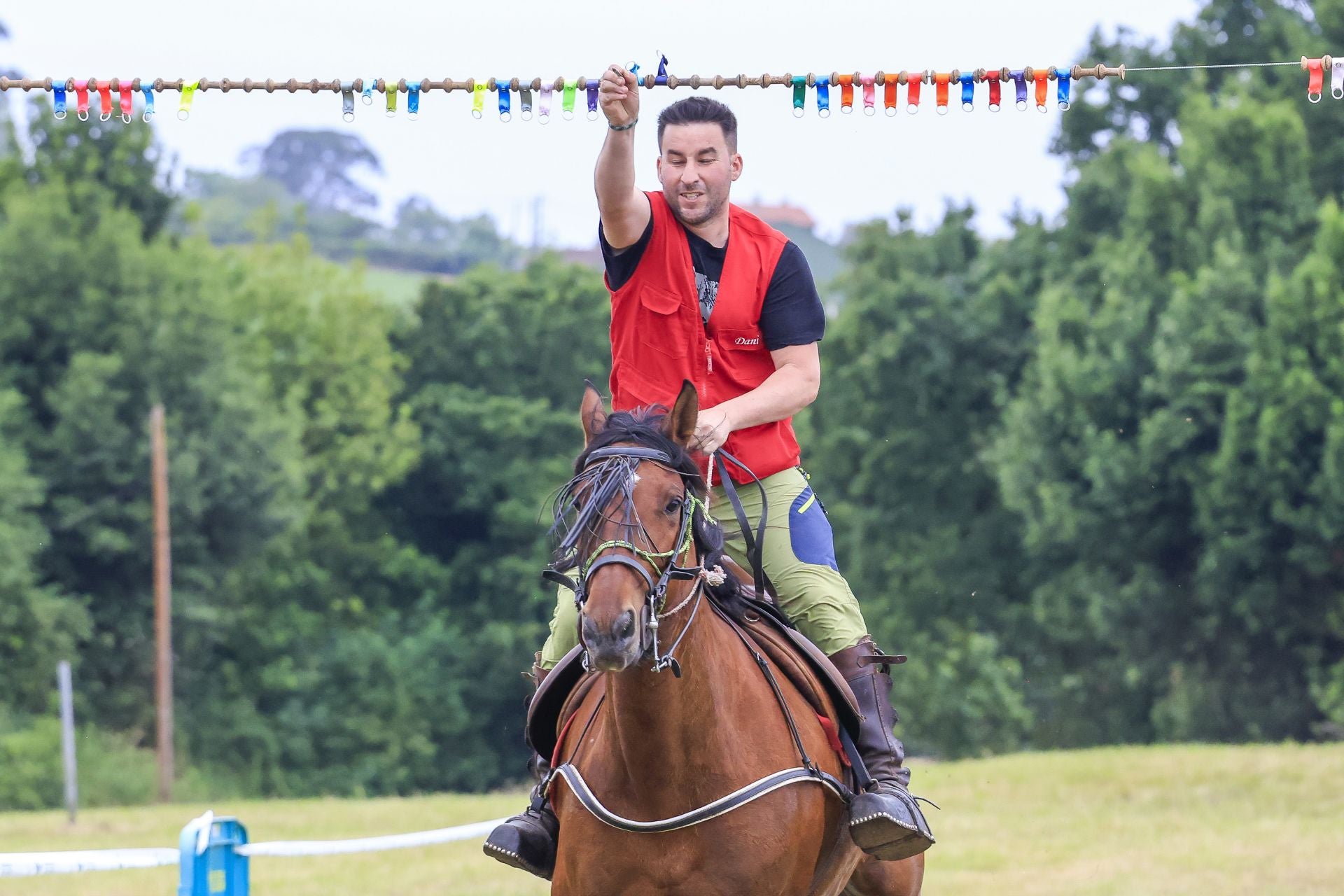Concurso de cinta a caballo en las fiestas de Mareo, en Gijón