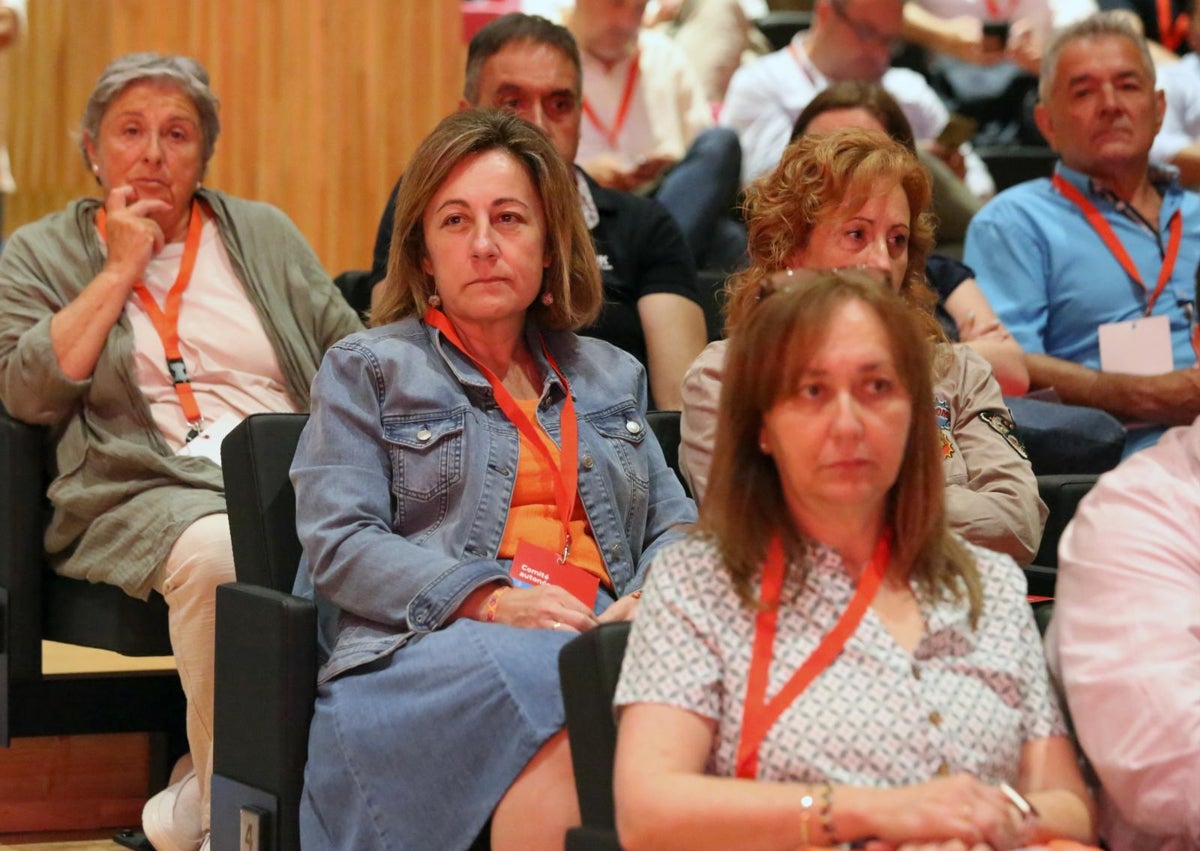 Imagen secundaria 1 - Barbón urge a endurecer las penas para corruptos y a crear una comisión en el PSOE que persiga comportamientos machistas