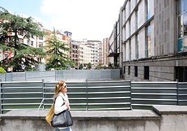 La Escuela de Minas, en la calle Independencia, ahora sometida a obras para retirar el amianto.