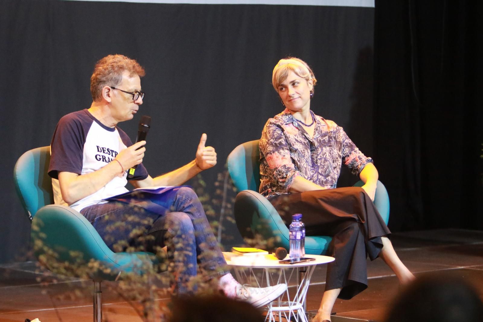 Guillermo Lorenzo junto a la escritora Sara Mesa.