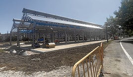 Talleres del Conde con parte de la techumbre colocada