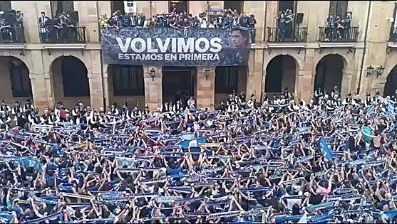Vídeo: emoción al entonar el himno del Real Oviedo