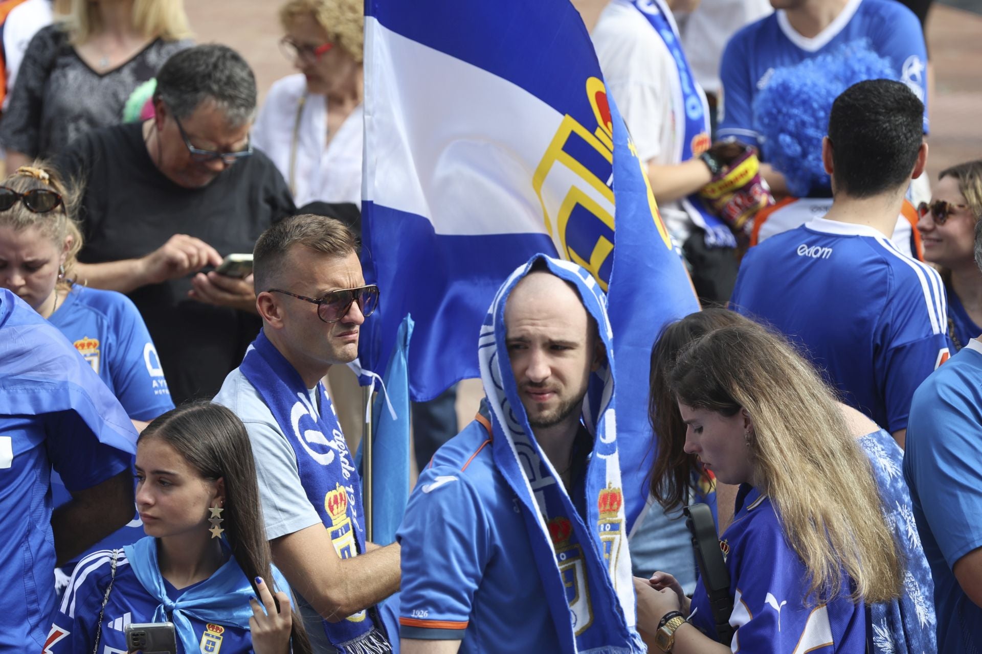 Fiesta eterna en Oviedo tras el ansiado ascenso a Primera
