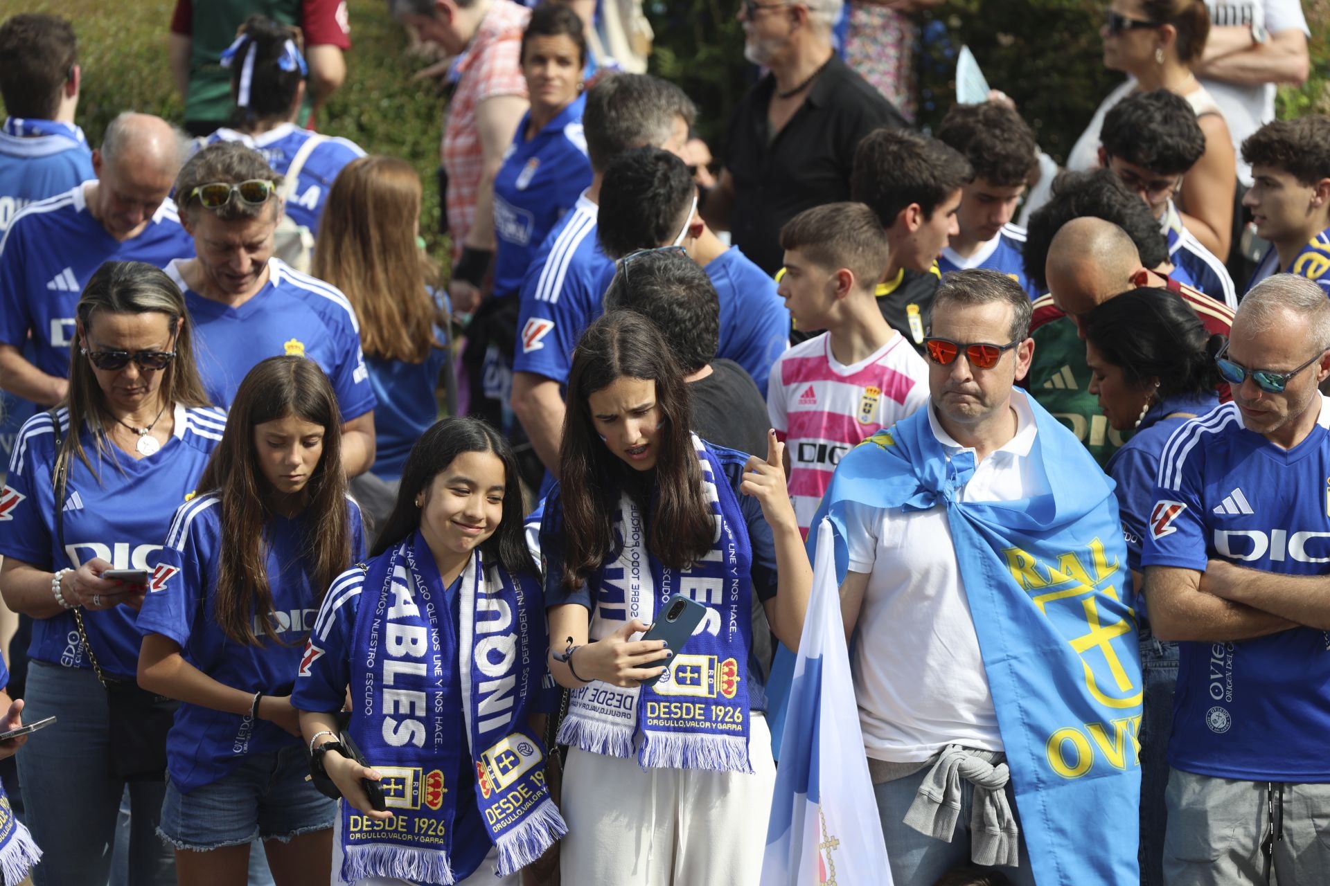 Fiesta eterna en Oviedo tras el ansiado ascenso a Primera