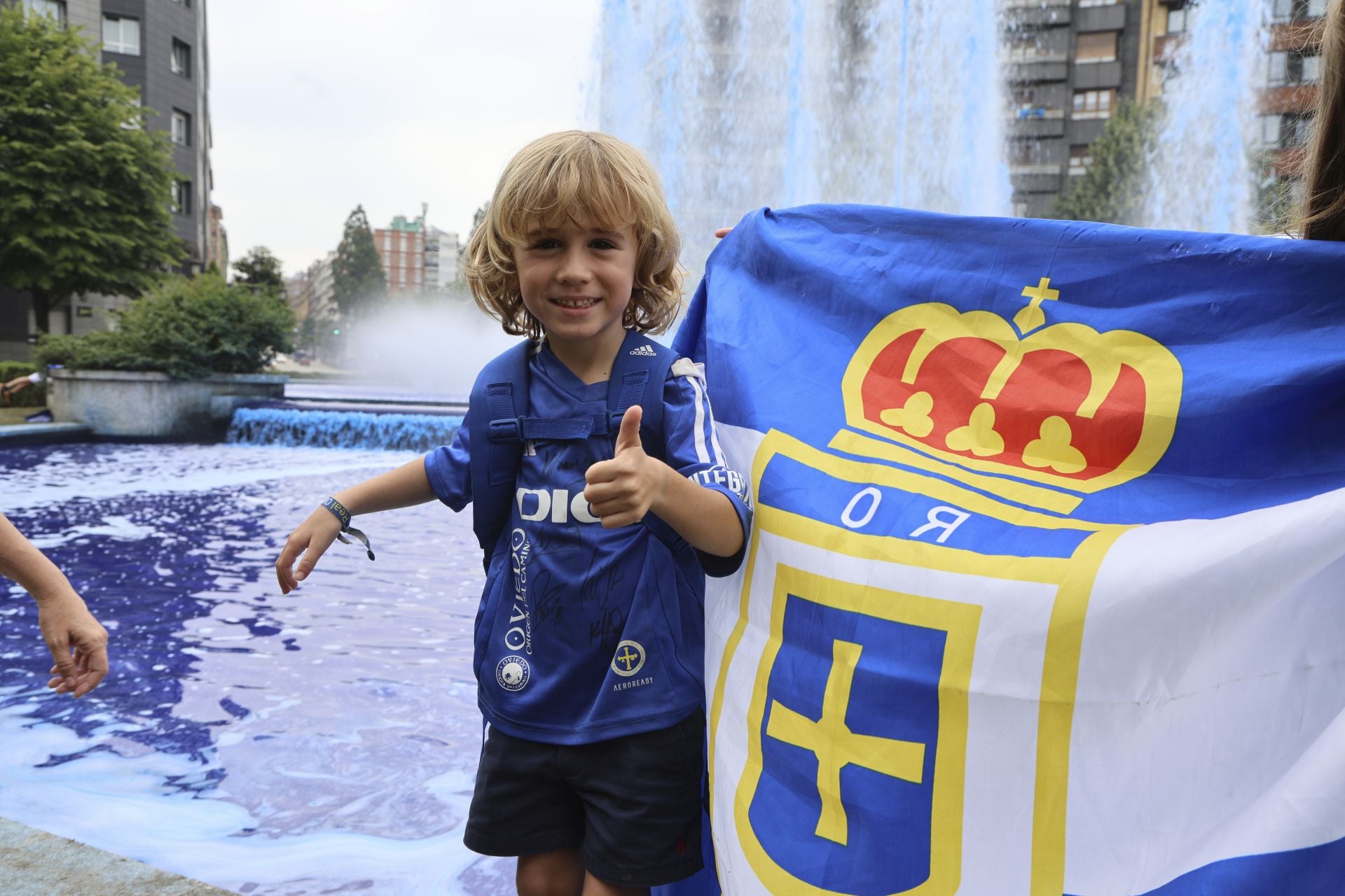 Fiesta eterna en Oviedo tras el ansiado ascenso a Primera
