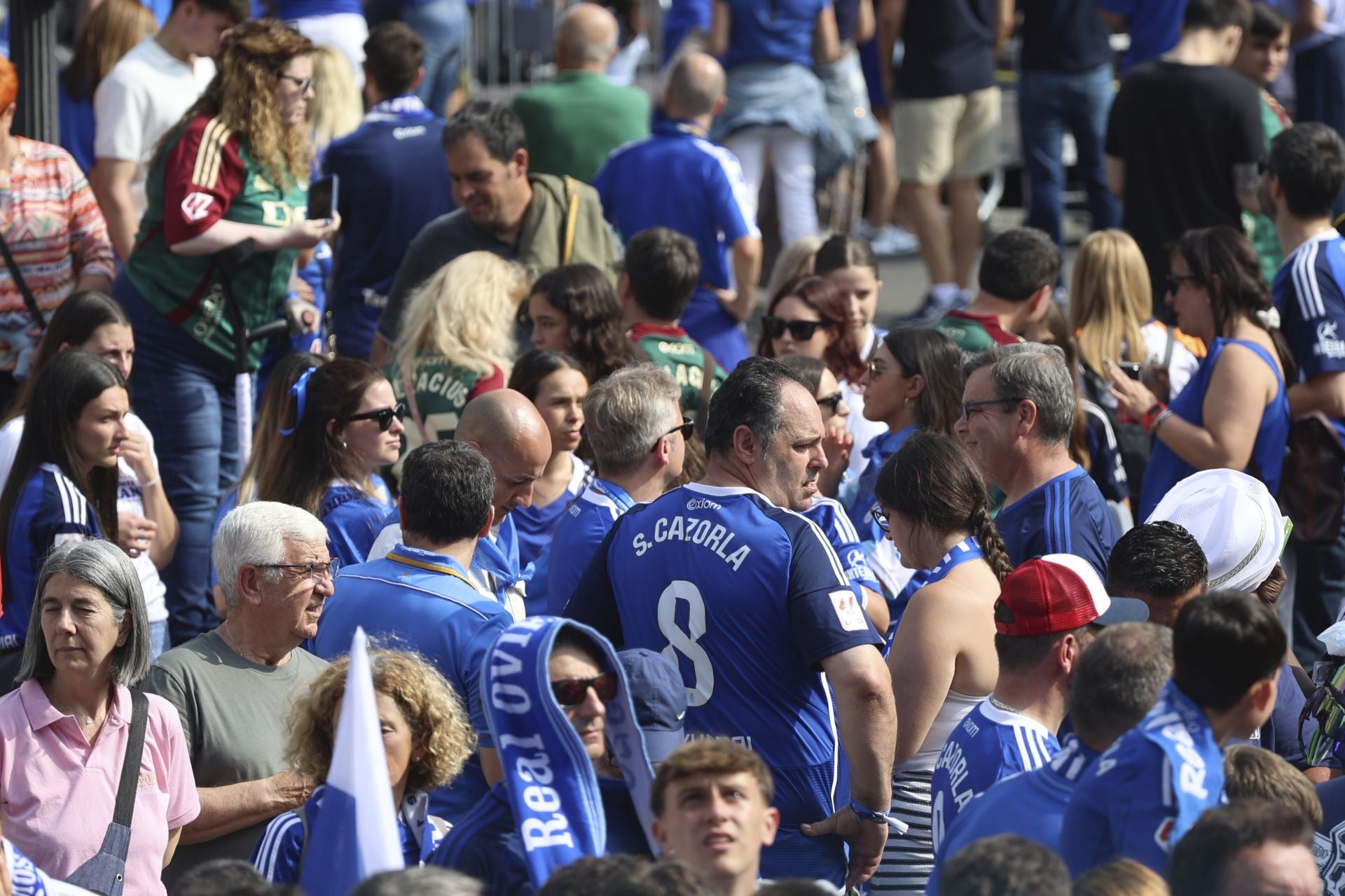 Fiesta eterna en Oviedo tras el ansiado ascenso a Primera