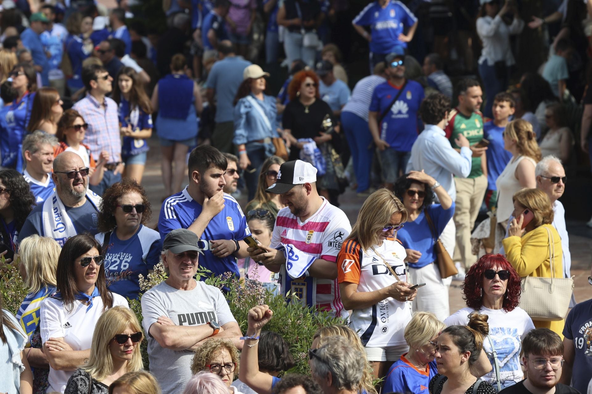 Fiesta eterna en Oviedo tras el ansiado ascenso a Primera