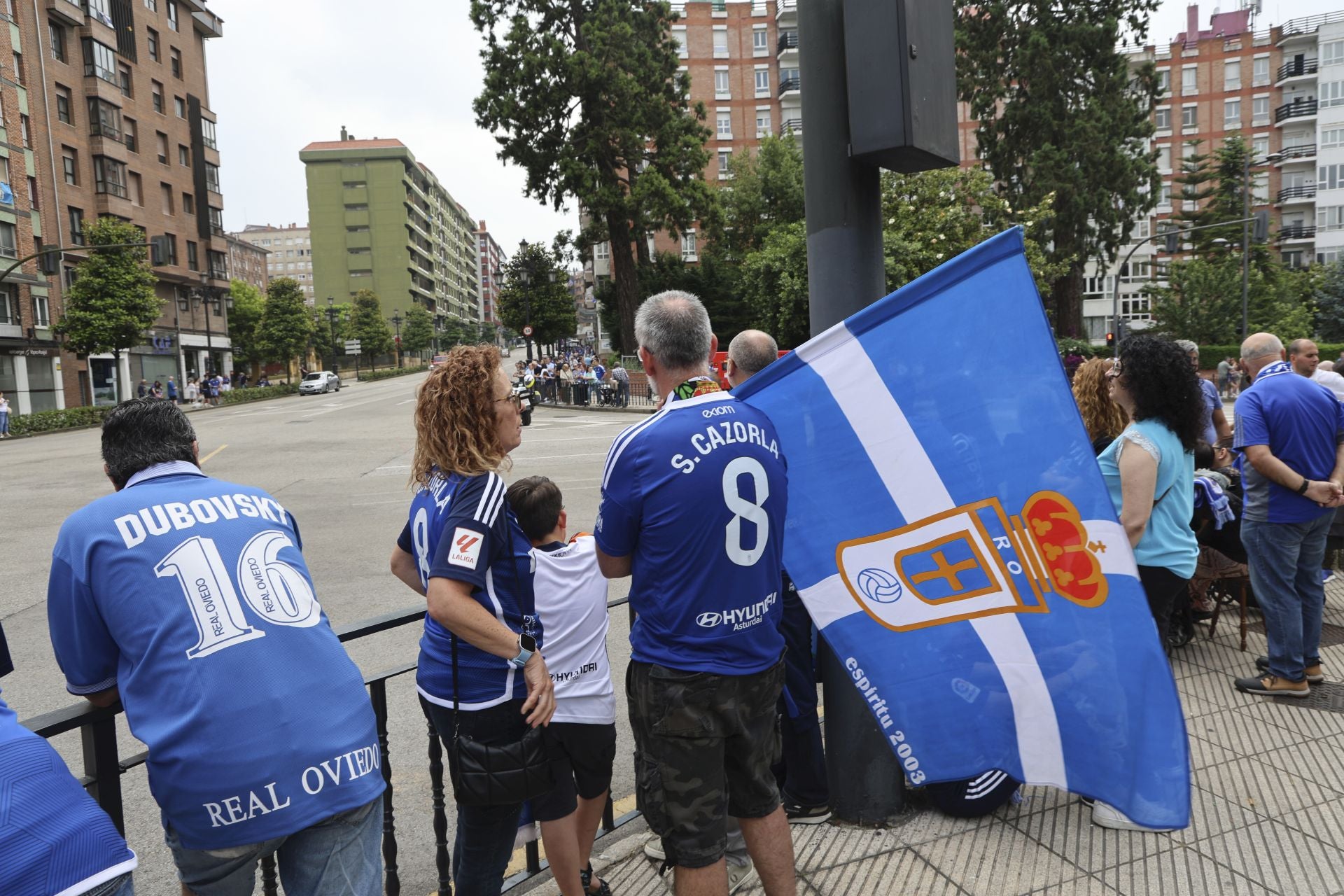 Fiesta eterna en Oviedo tras el ansiado ascenso a Primera