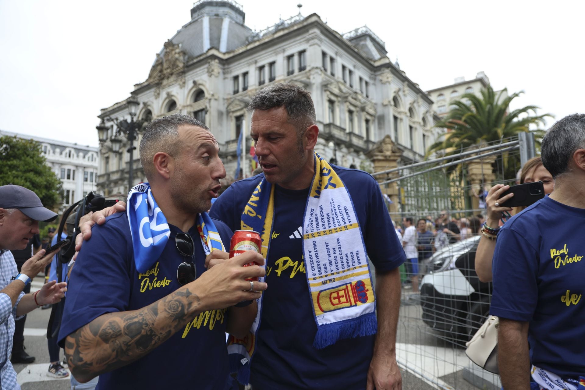 Fiesta eterna en Oviedo tras el ansiado ascenso a Primera