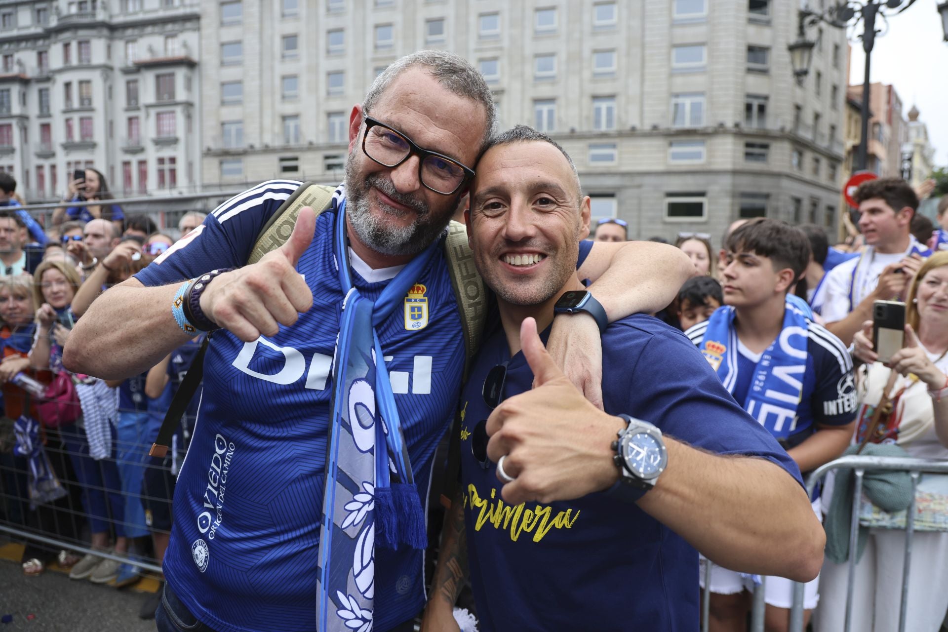 Fiesta eterna en Oviedo tras el ansiado ascenso a Primera