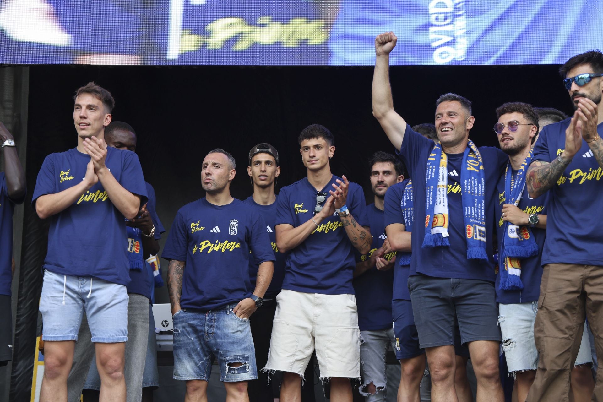Fiesta eterna en Oviedo tras el ansiado ascenso a Primera