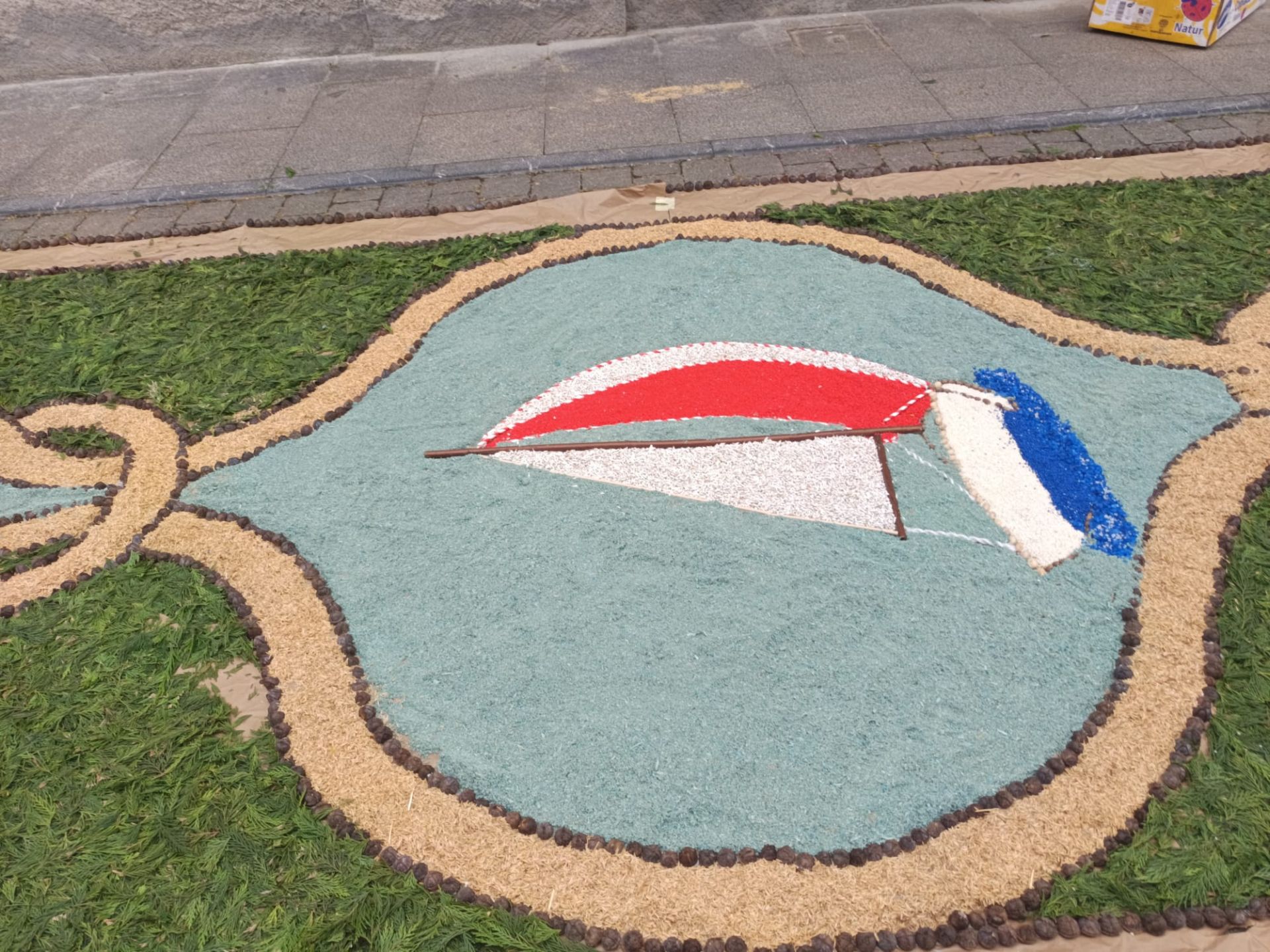 El ascenso del Real Oviedo se cuela en las alfombras florales del Corpus de Castropol