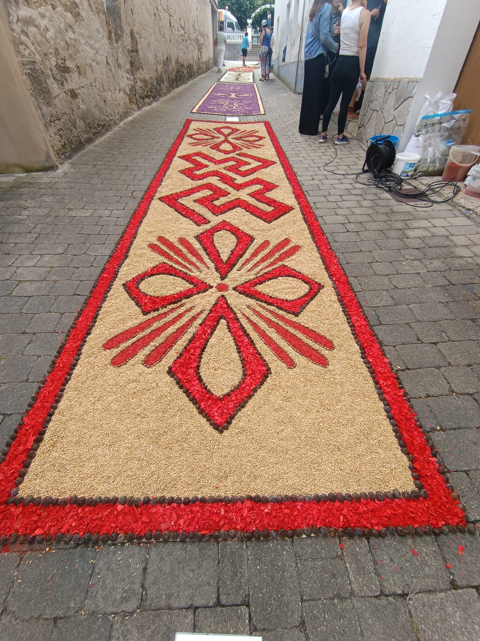 El ascenso del Real Oviedo se cuela en las alfombras florales del Corpus de Castropol