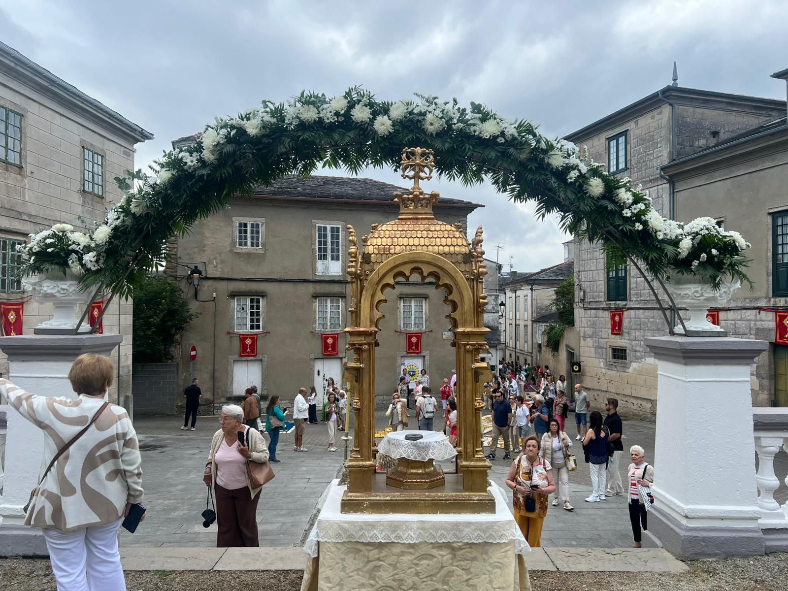 El ascenso del Real Oviedo se cuela en las alfombras florales del Corpus de Castropol