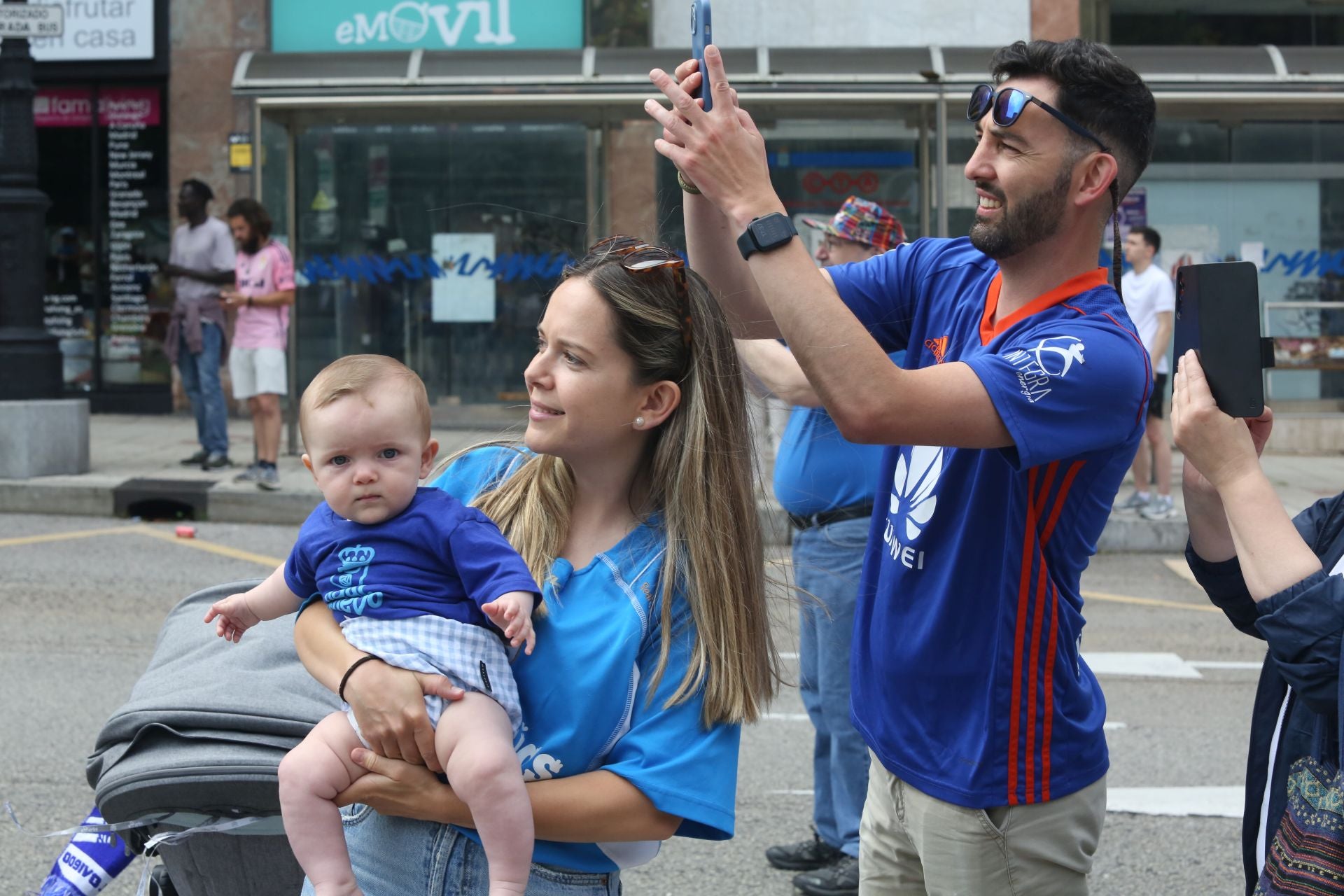 Fiesta eterna en Oviedo tras el ansiado ascenso a Primera