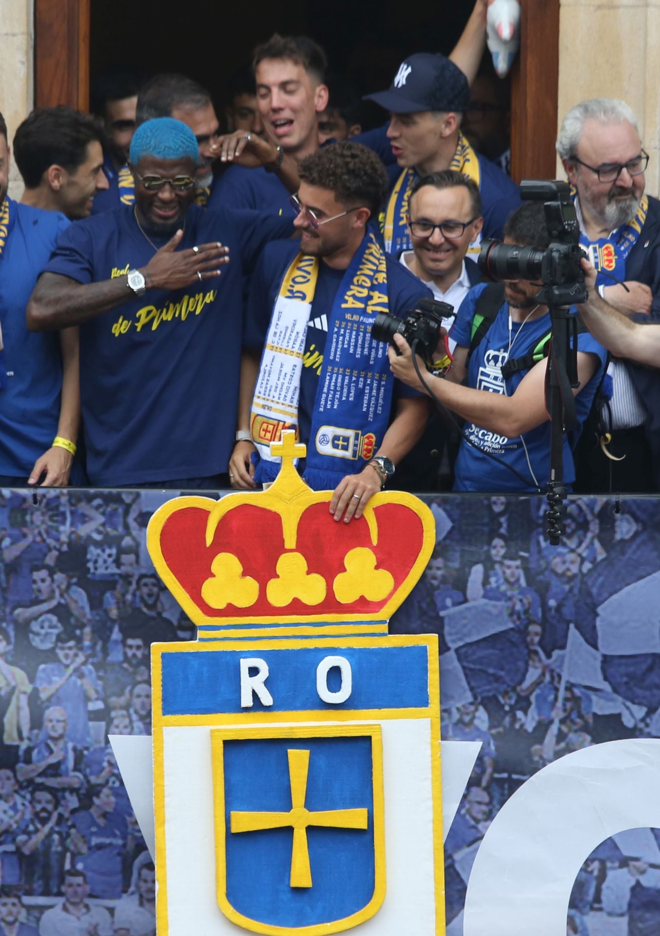 Fiesta eterna en Oviedo tras el ansiado ascenso a Primera