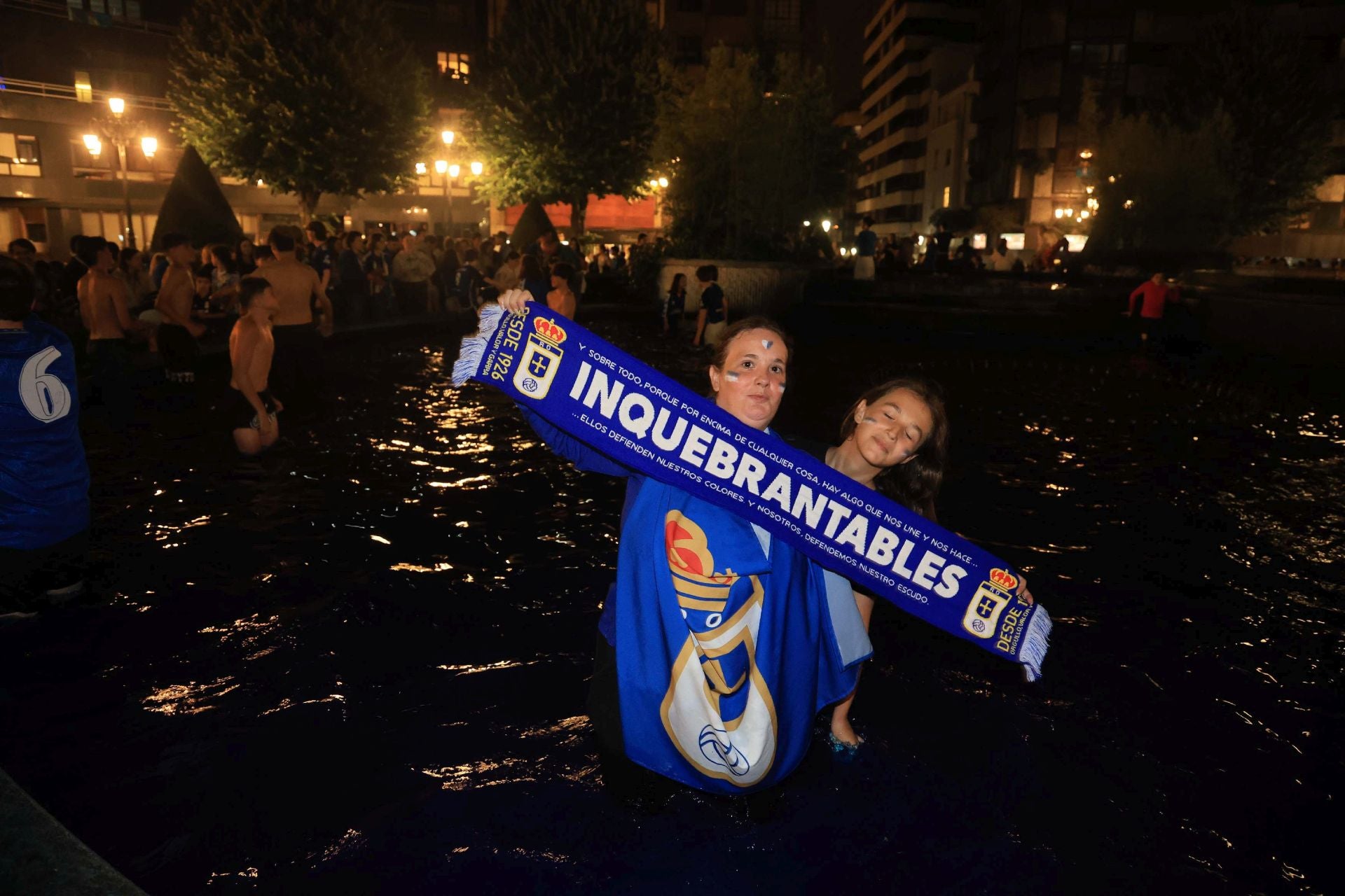 Locura y celebración en Oviedo por volver a Primera