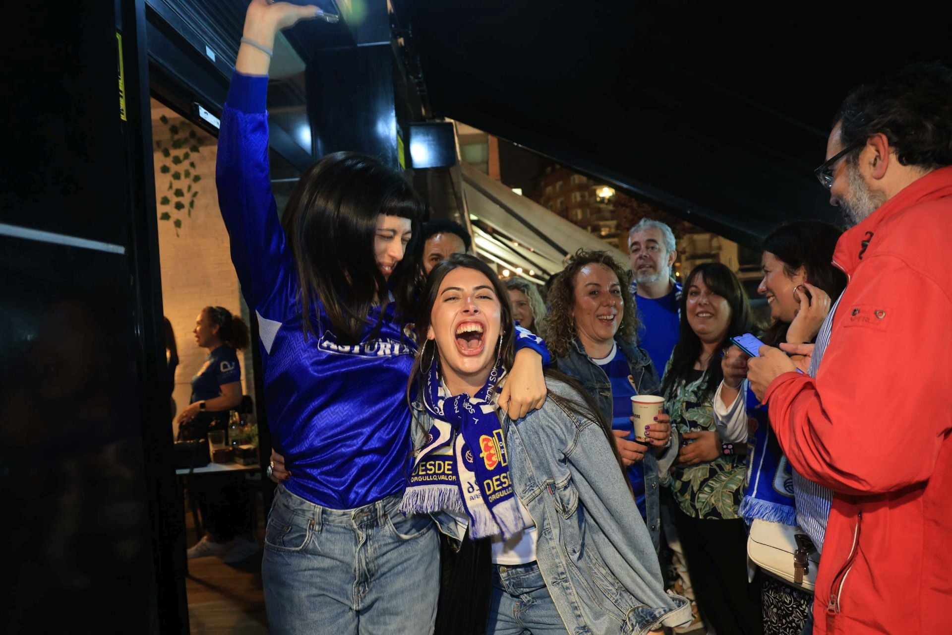 Locura y celebración en Oviedo por volver a Primera