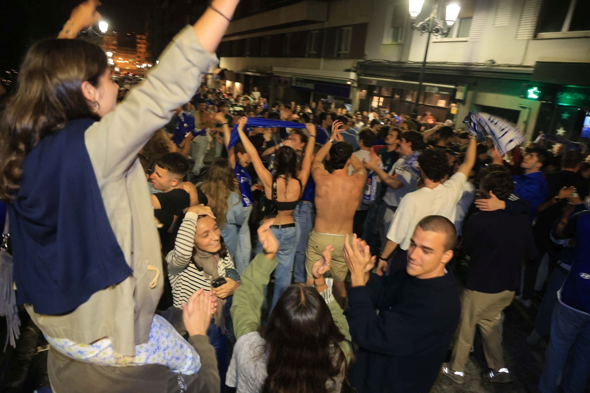 Locura y celebración en Oviedo por volver a Primera