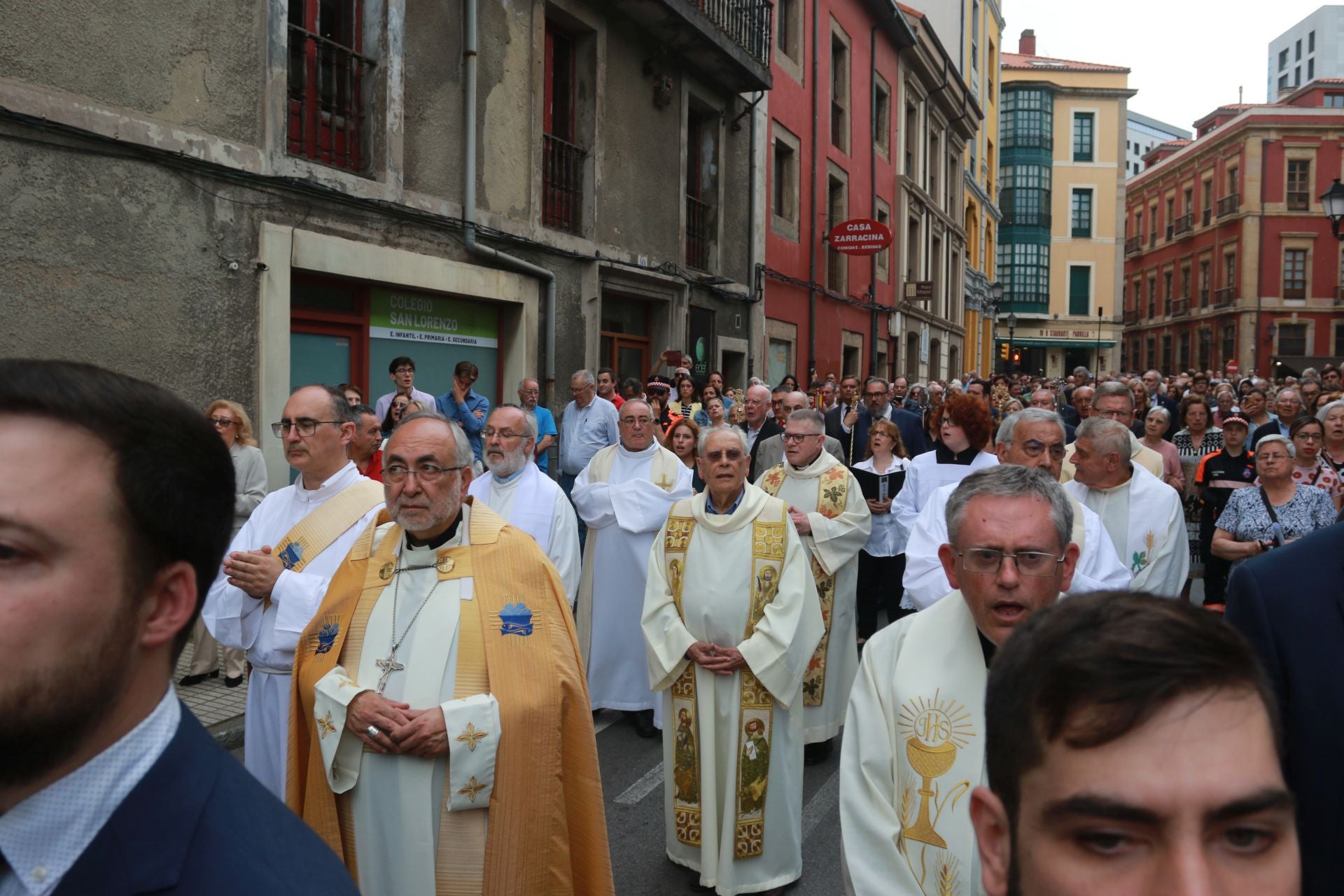 Gijón celebra la tradicional procesión del Corpus Christi
