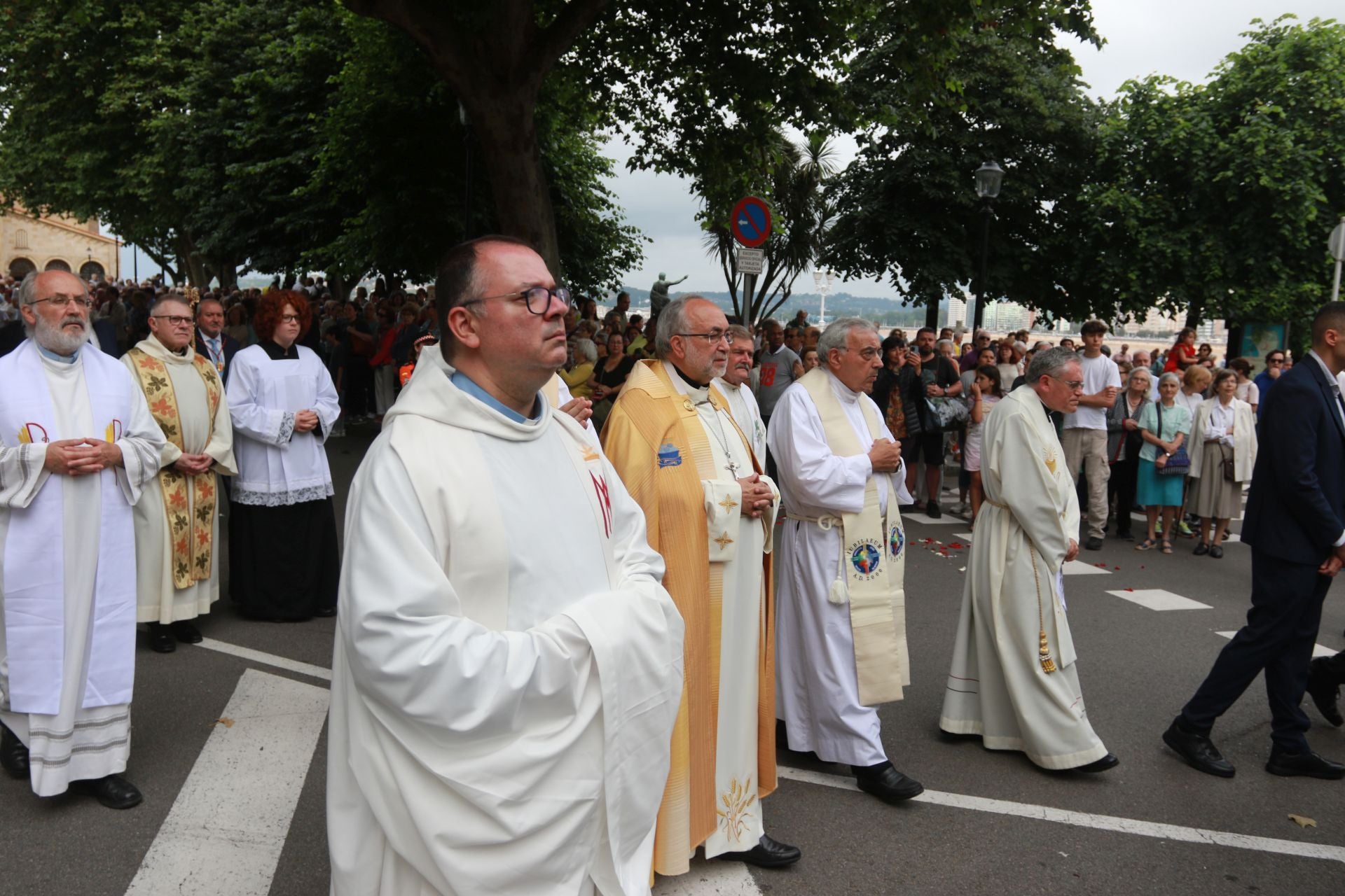 Gijón celebra la tradicional procesión del Corpus Christi