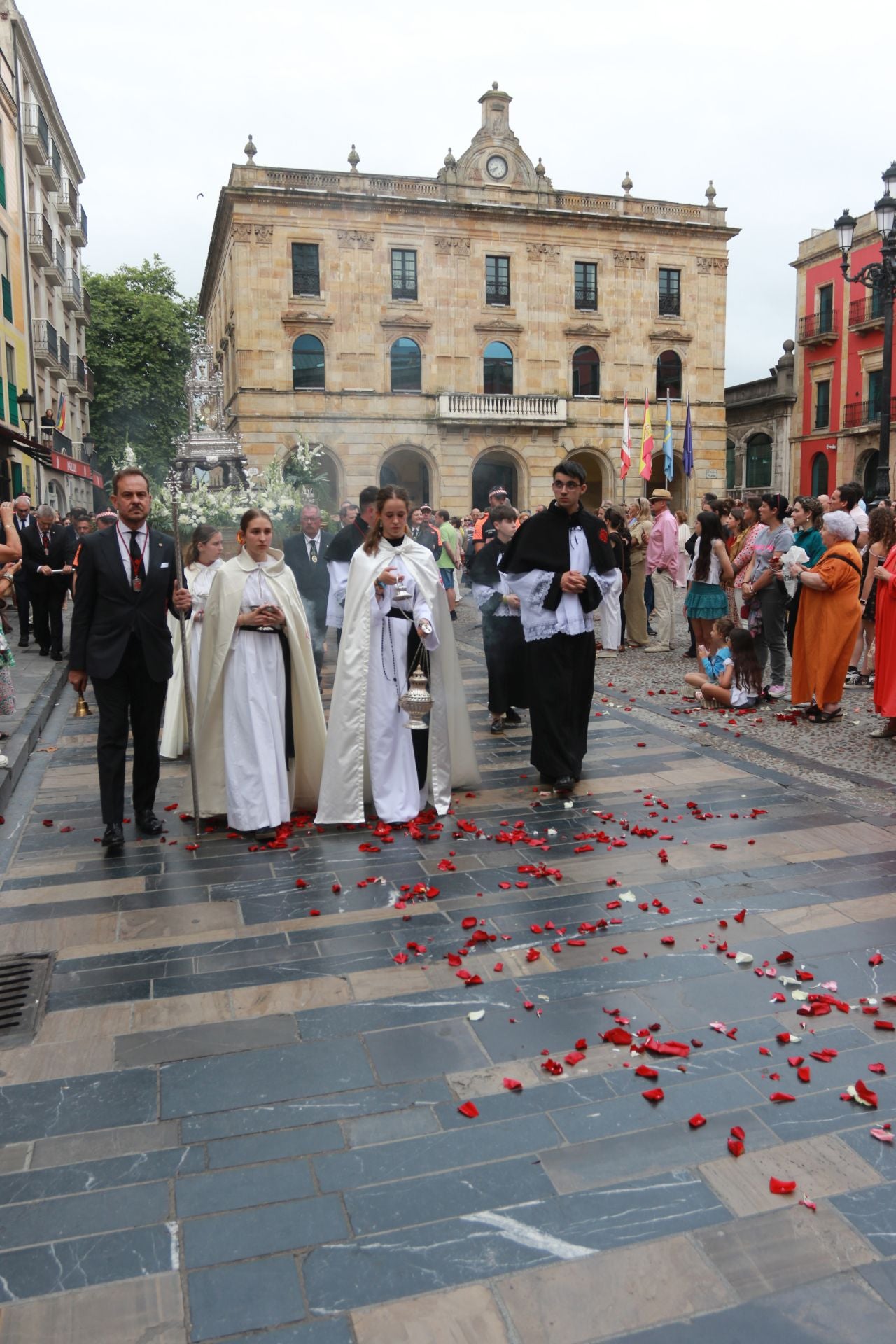 Gijón celebra la tradicional procesión del Corpus Christi
