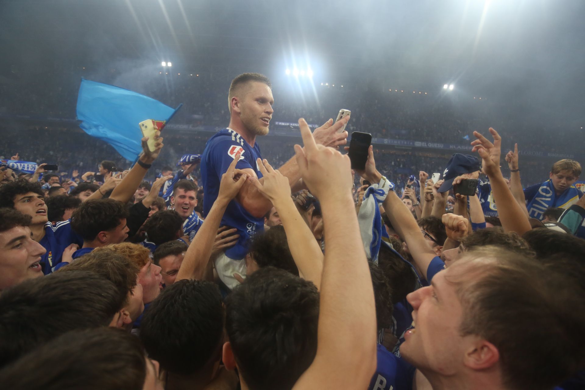 Y la afición oviedista invadió el Carlos Tartiere