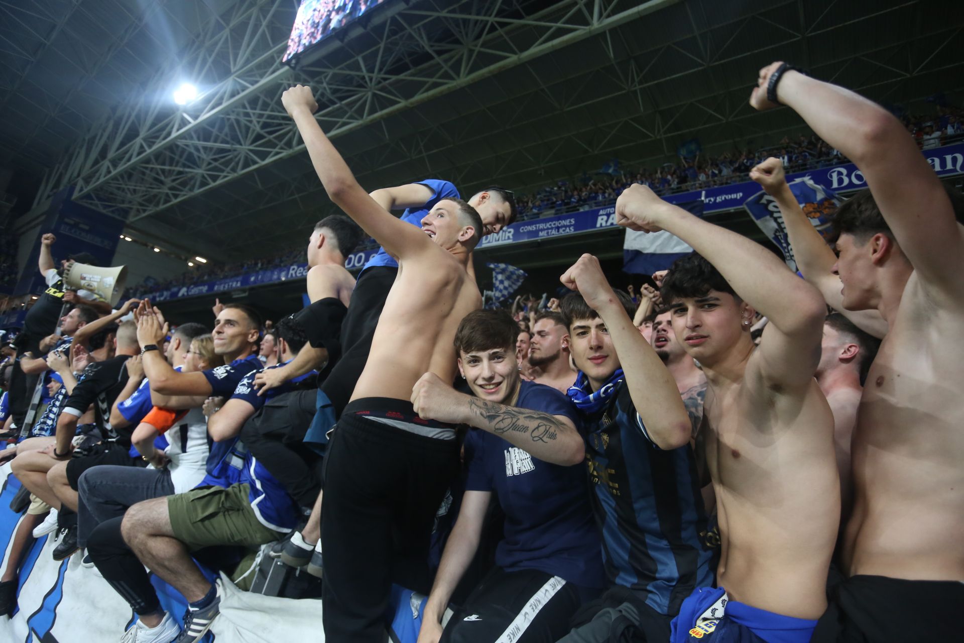 Y la afición oviedista invadió el Carlos Tartiere