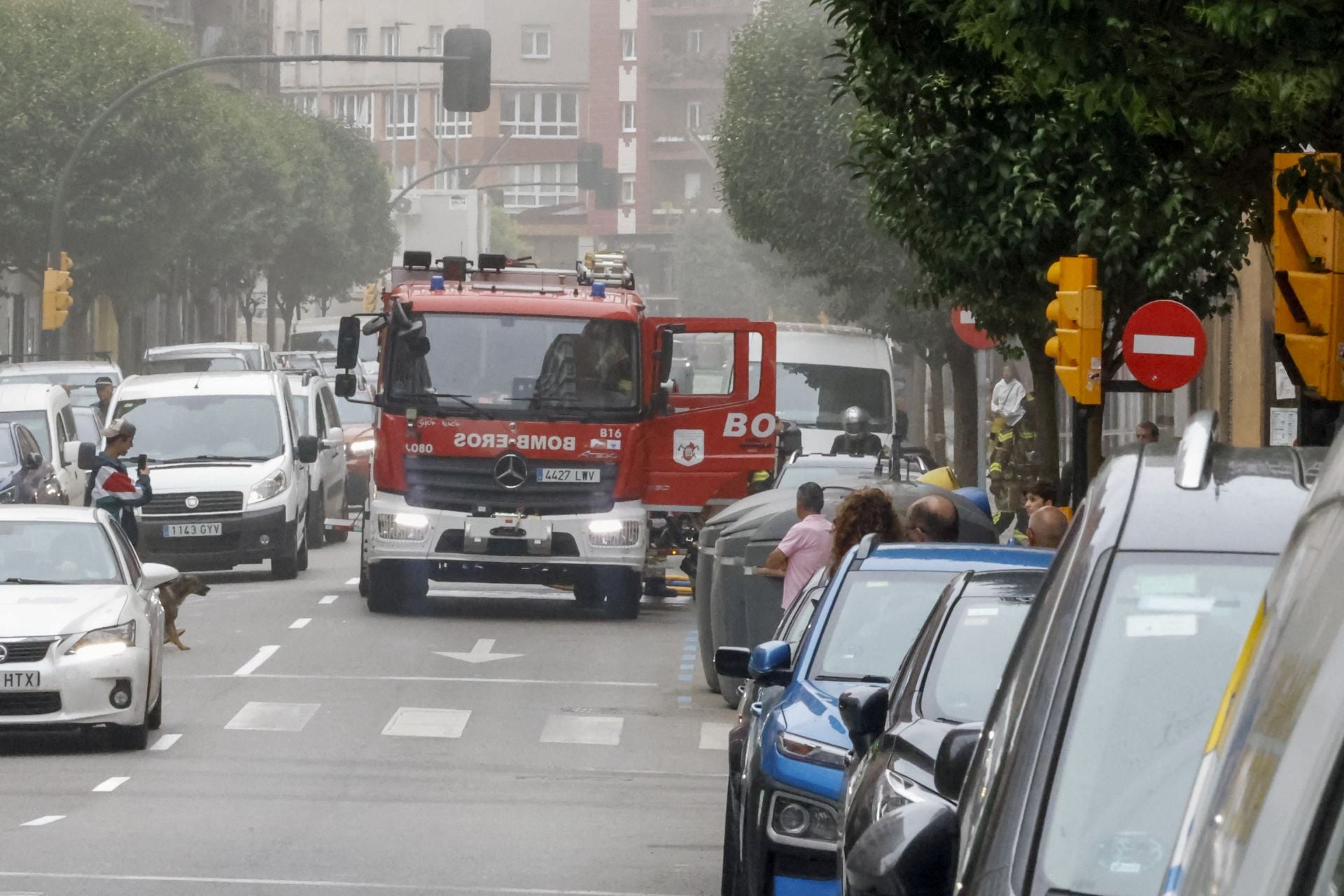 Se reactiva el incendio del restaurante-vinatería El Quinto de Gijón