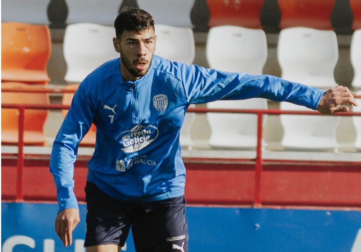 Raúl Hernández, en un entrenamiento con el Lugo.