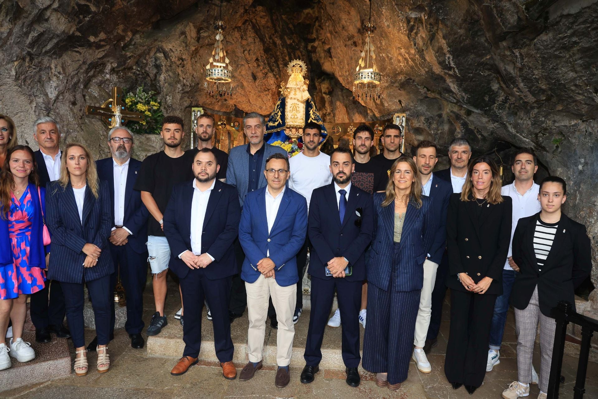 El Real Oviedo visita a la Santina en Covadonga