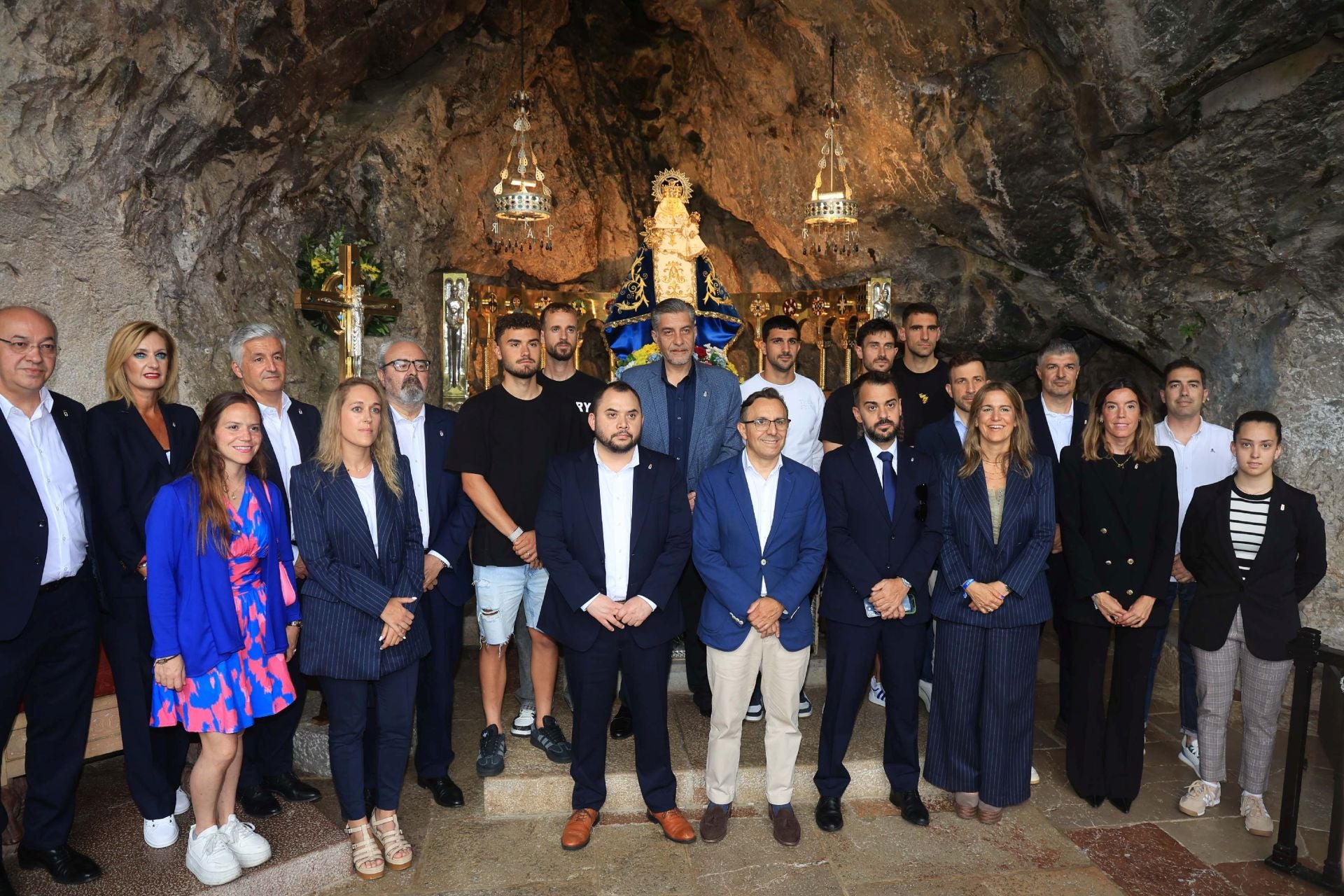 El Real Oviedo visita a la Santina en Covadonga