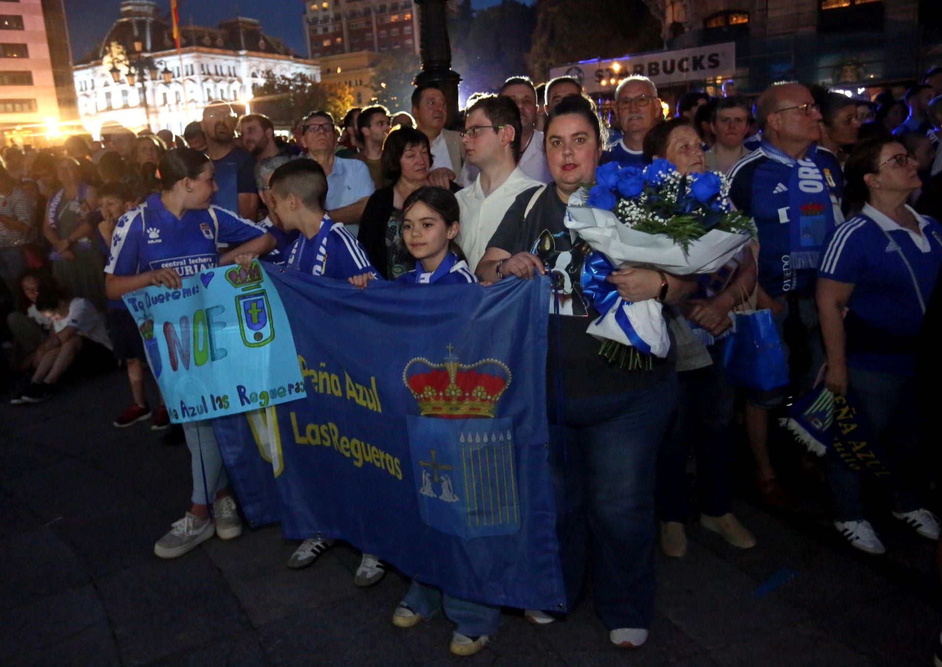 Las imágenes de la presentación de la nueva camiseta del Real Oviedo