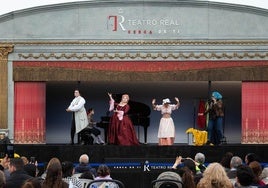 'La Carroza del Teatro Real', el broche a las Fiestas de San Agustín de Avilés