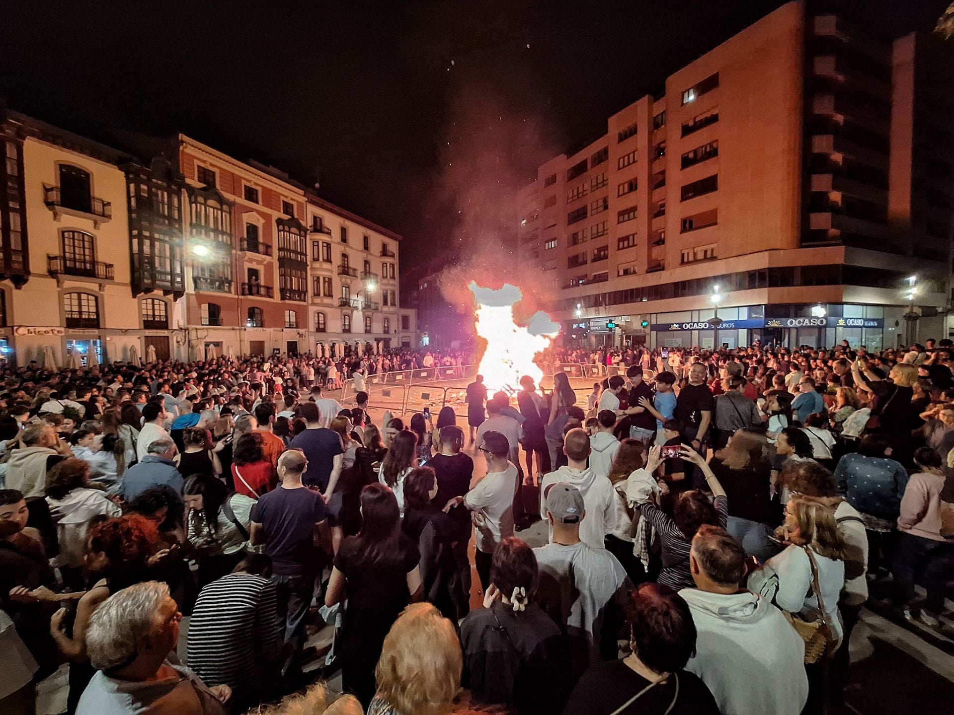 La magia de San Juan se extiende por toda la comarca de Avilés