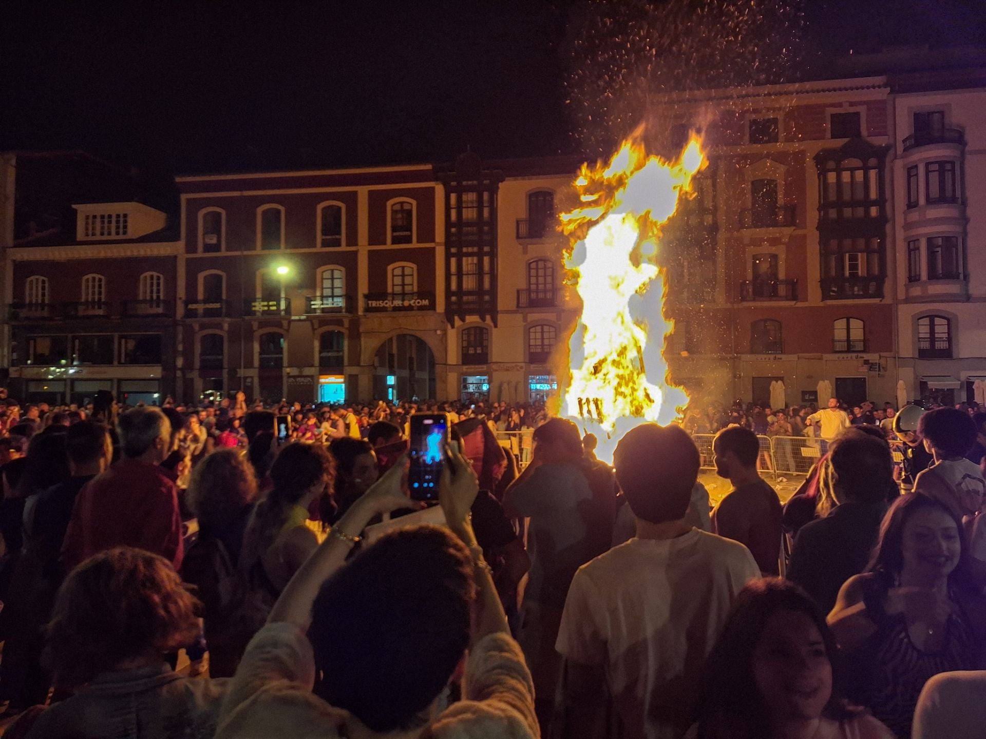 La magia de San Juan se extiende por toda la comarca de Avilés