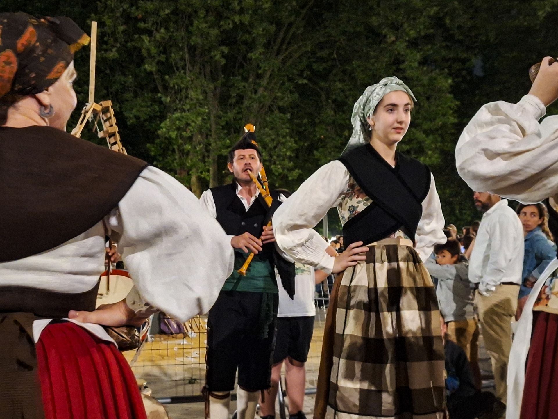 La magia de San Juan se extiende por toda la comarca de Avilés